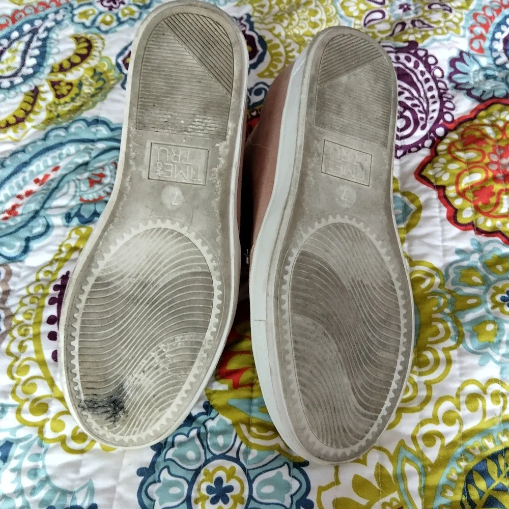 Stylish Women's Dusty Rose  Zip-Up Wedge Sneakers - Picture 6 of 6